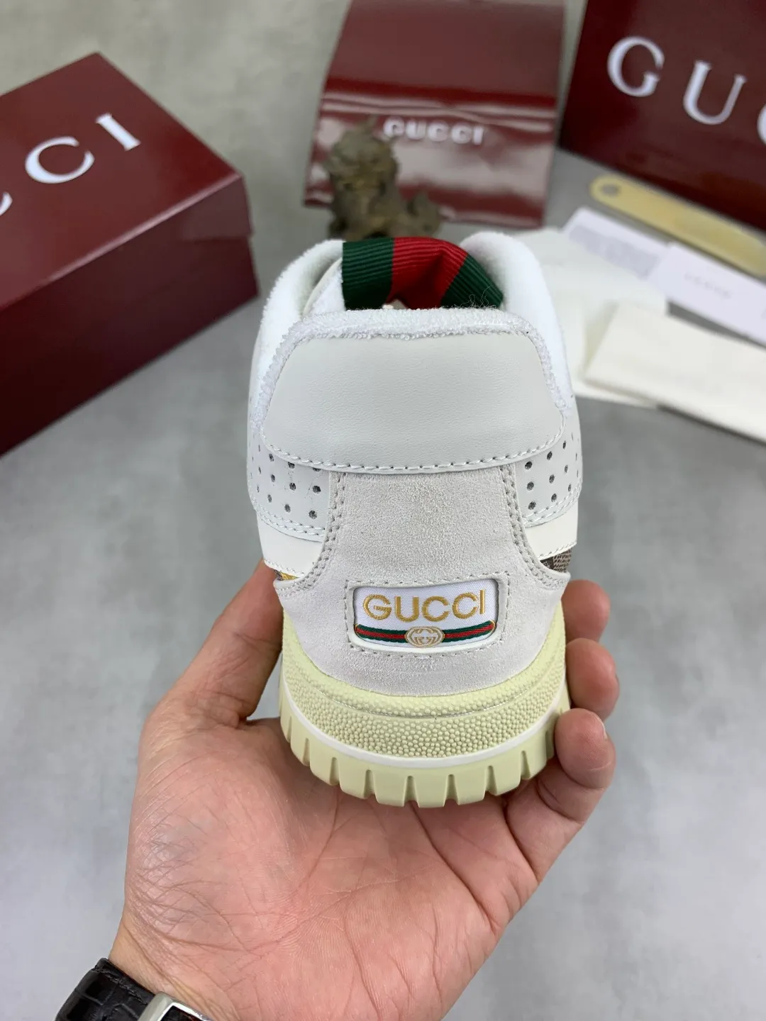 Men's shoes 💰P542 New Gucci autumn and winter low-end catwalk casual sneakers, top version! Oil edge craftsmanship. New model for early spring, creating a perfect style, cool and sassy, ​​c-position fashionable wear, classic shoe style with retro and futuristic feel, showing exquisite texture! Open mold to customize high-density outsole. Comes fully packaged. Size: 40-45 Fabric: Imported calfskin punching Lining: Imported original towel lining